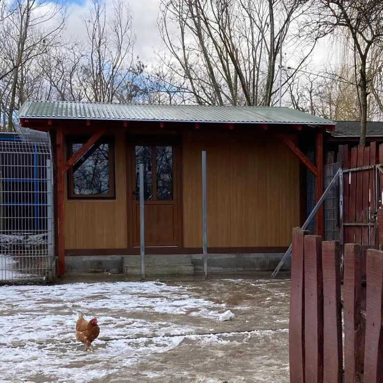 Az irodakonténer új tetőszerkezete